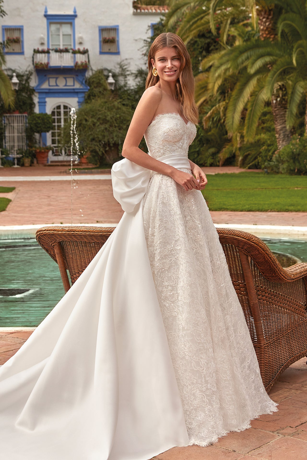 Princess Line with Lace and Bowie Detachable Train White / FR 42