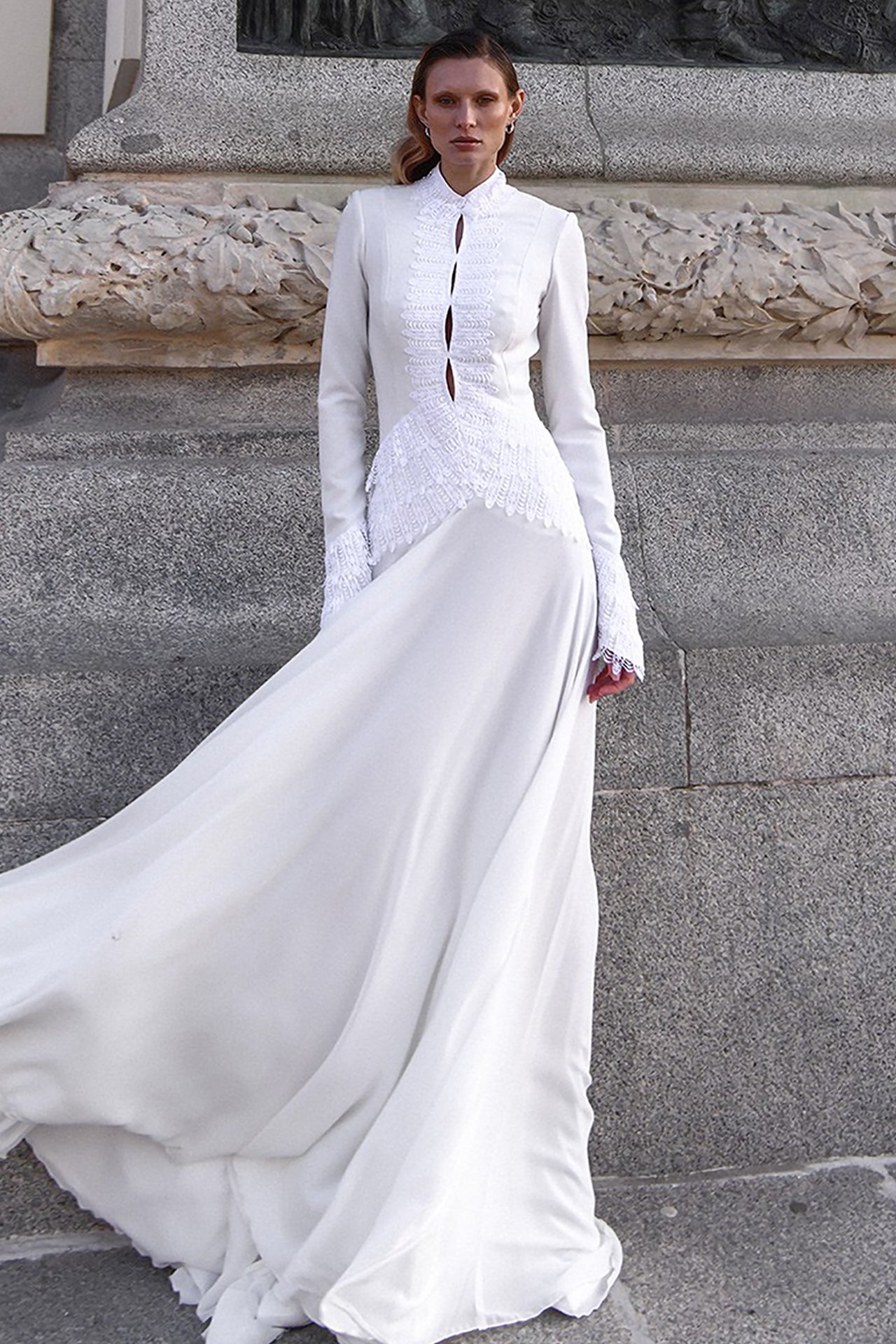 Contemporary Wedding Dress with High Neck White / FR 36 Contemporary Wedding Dress with High Neck White / FR 36