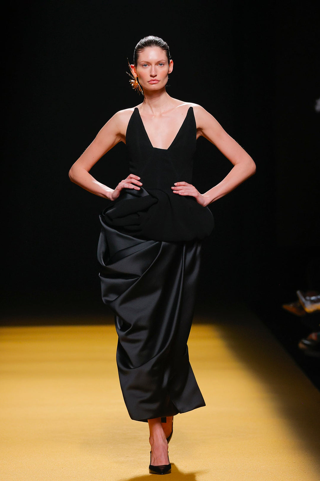 Strapless Draped Puffy Midi Dress M.R DESIGN Strapless Draped Puffy Midi Dress M.R DESIGN
