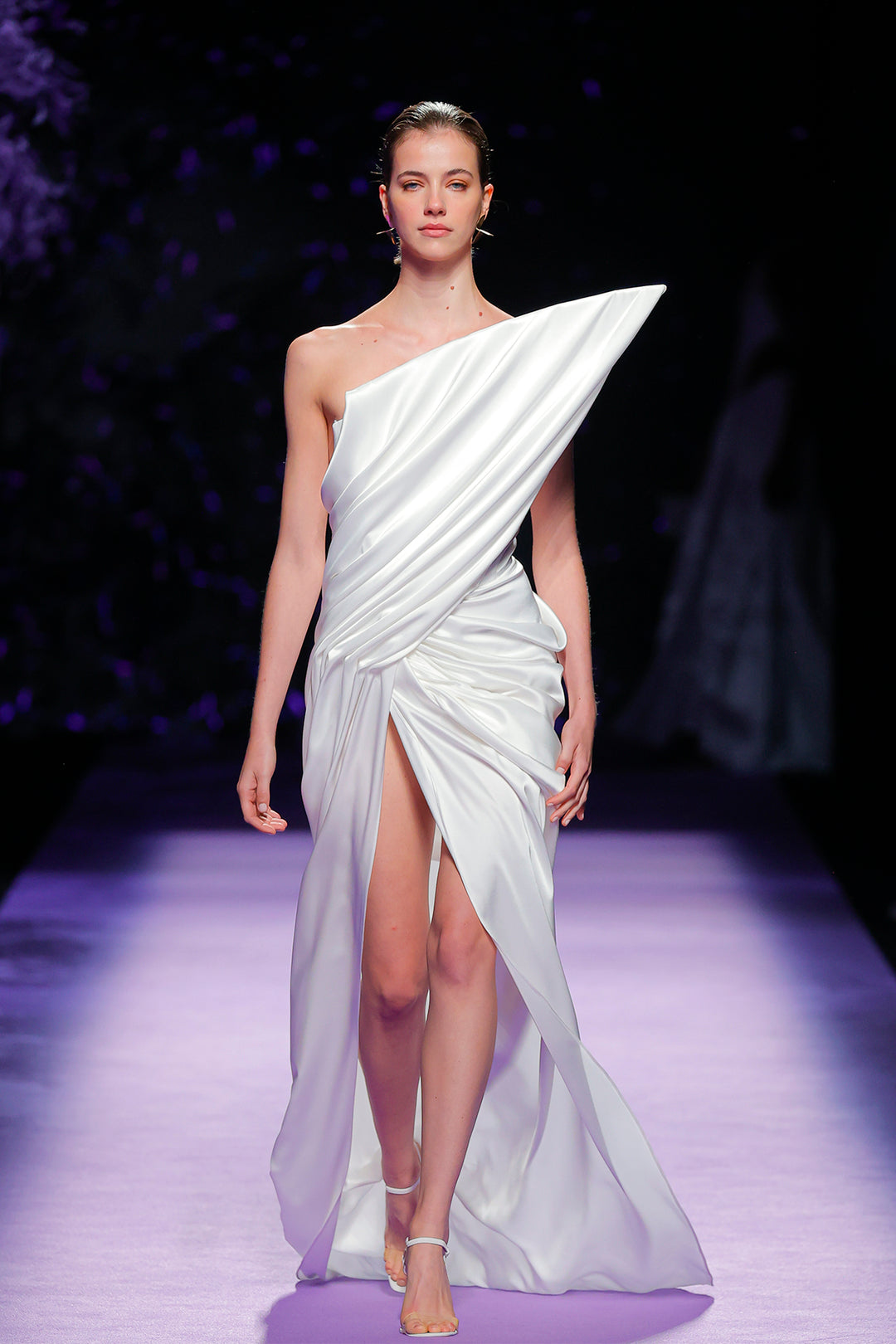 Exaggerated Neckline High Slit Gown Off-White / US 4 Exaggerated Neckline High Slit Gown Off-White / US 4
