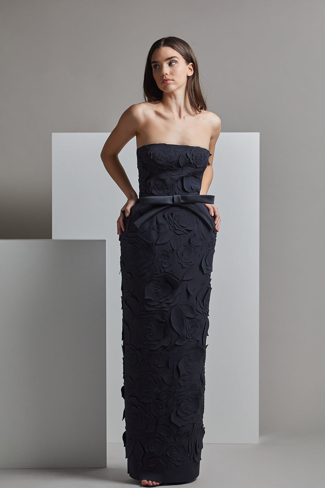 strapless column dress Strapless gown with floral patterns Black / US 16