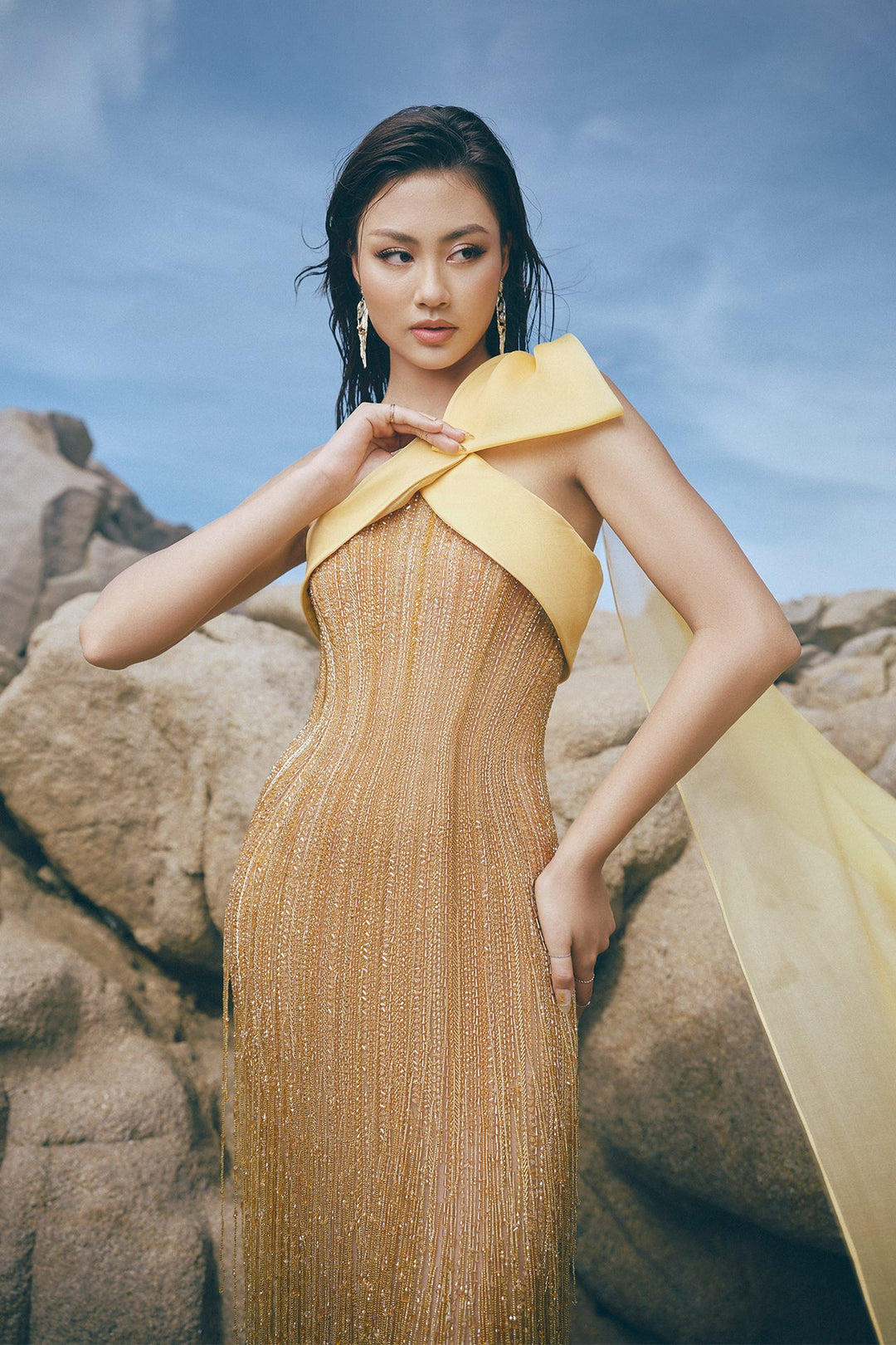 Golden Beaded One-Shoulder Gown Gold / FR 46 Golden Beaded One-Shoulder Gown Gold / FR 46