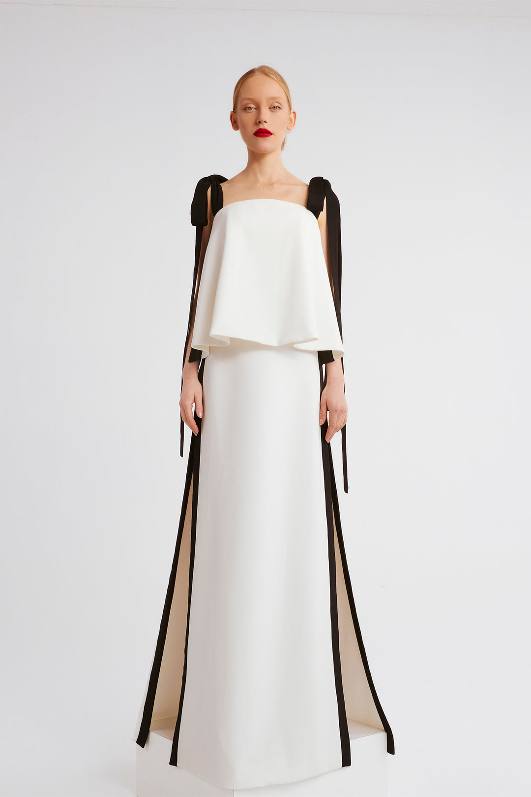 Sleeveless crepe dress with bow shoulders Off-White / FR 46 Sleeveless crepe dress with bow shoulders Off-White / FR 46