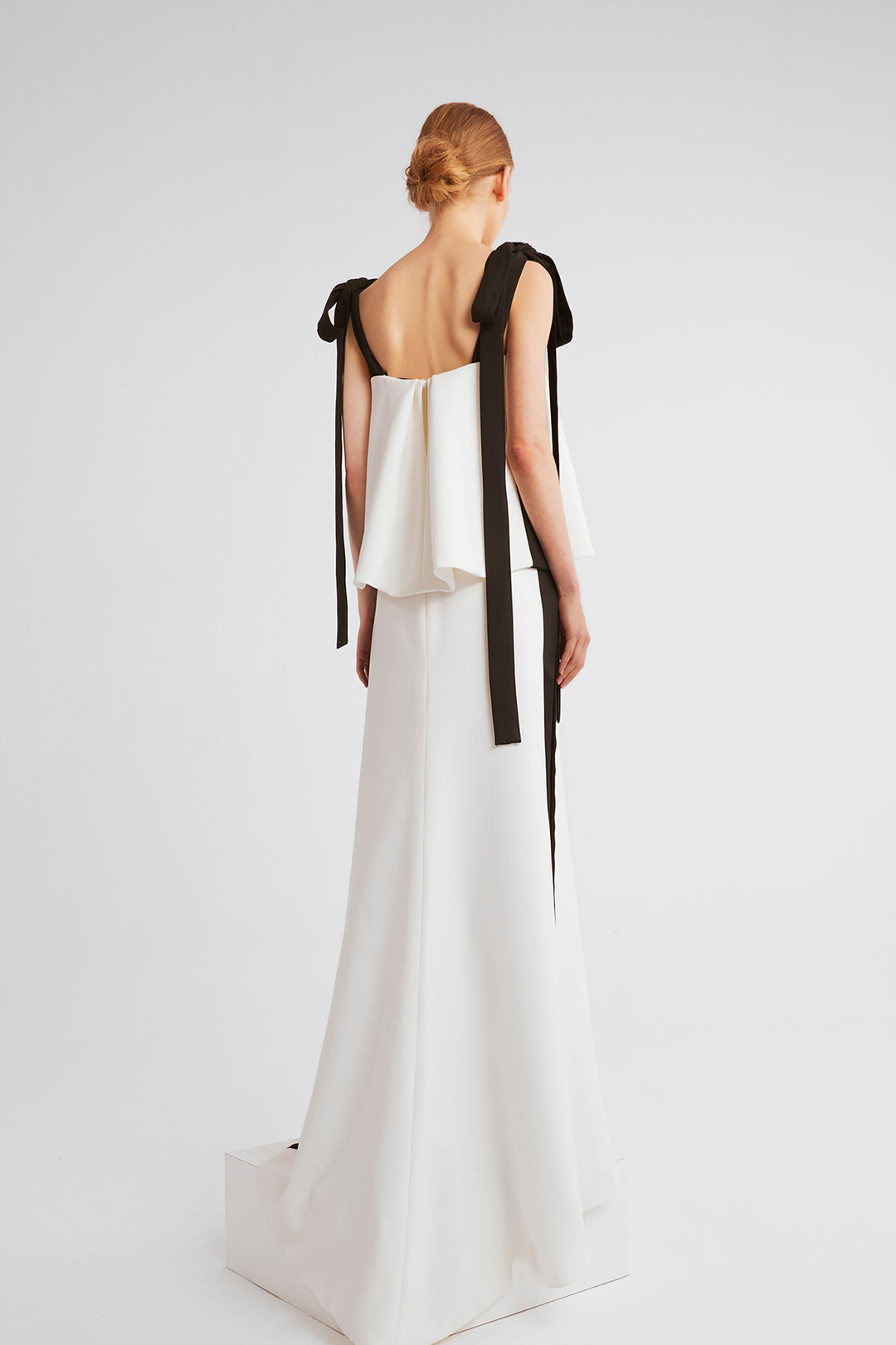 Sleeveless crepe dress with bow shoulders Off-White / FR 46 Sleeveless crepe dress with bow shoulders Off-White / FR 46