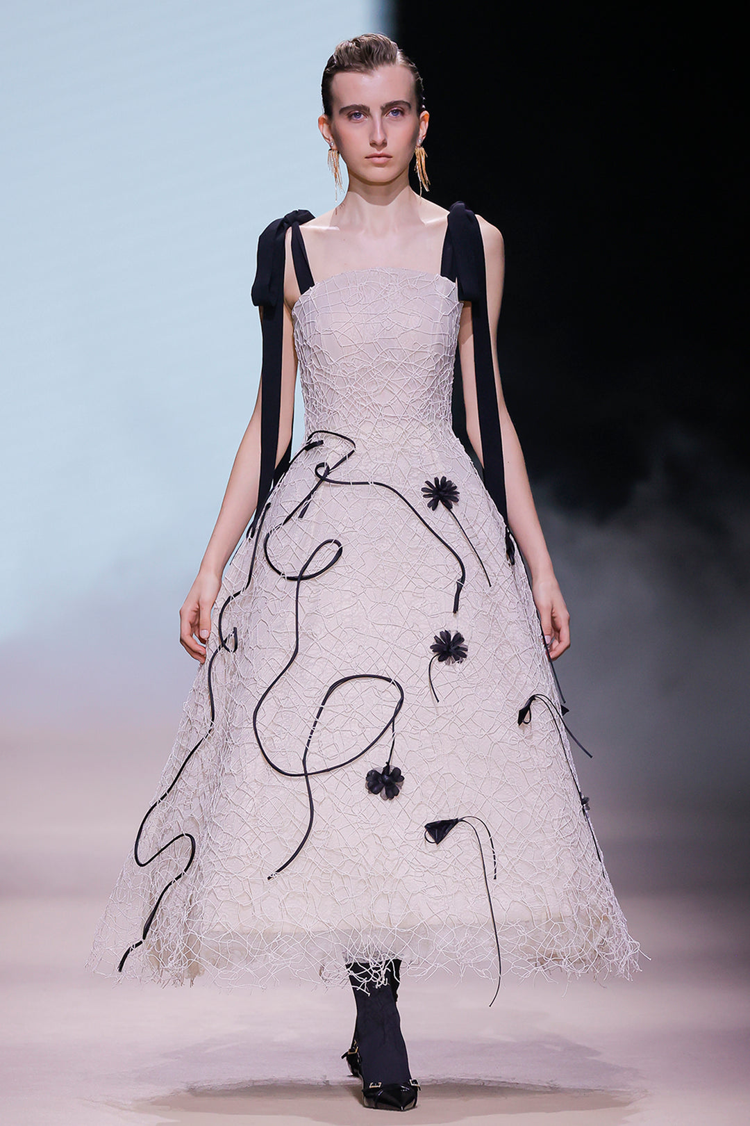 A-Line Midi Dress with 3D Floral Appliqué White / FR 36