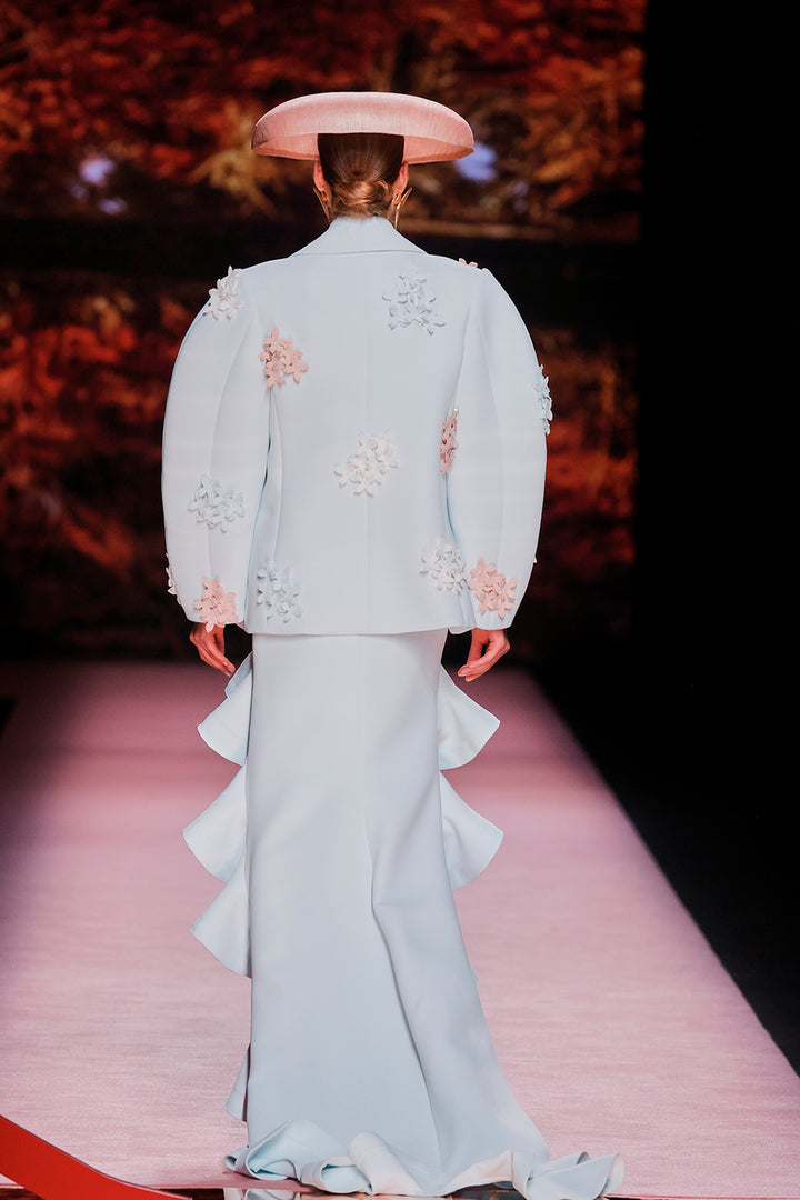 V-Neckline with Puff-Sleeve