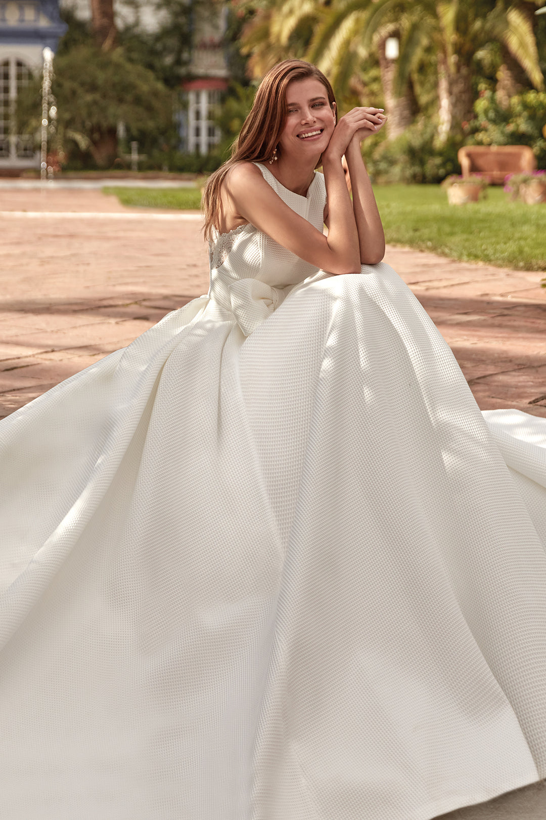 Piqué A-line Dress with Lace Bow and Train