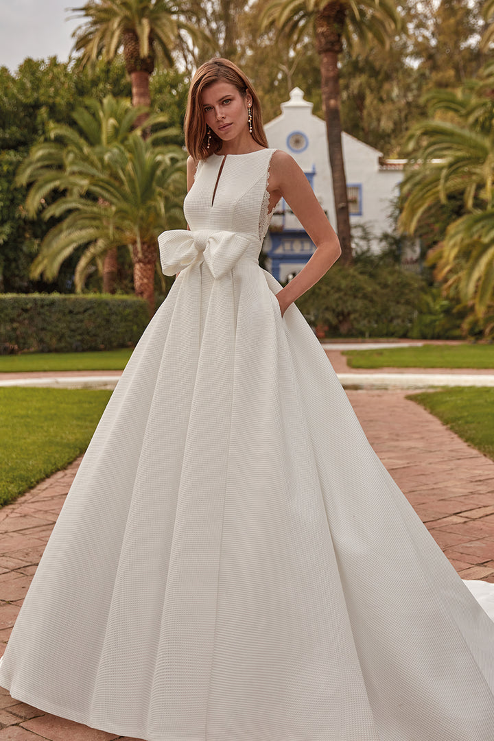 Piqué A-line Dress with Lace Bow and Train