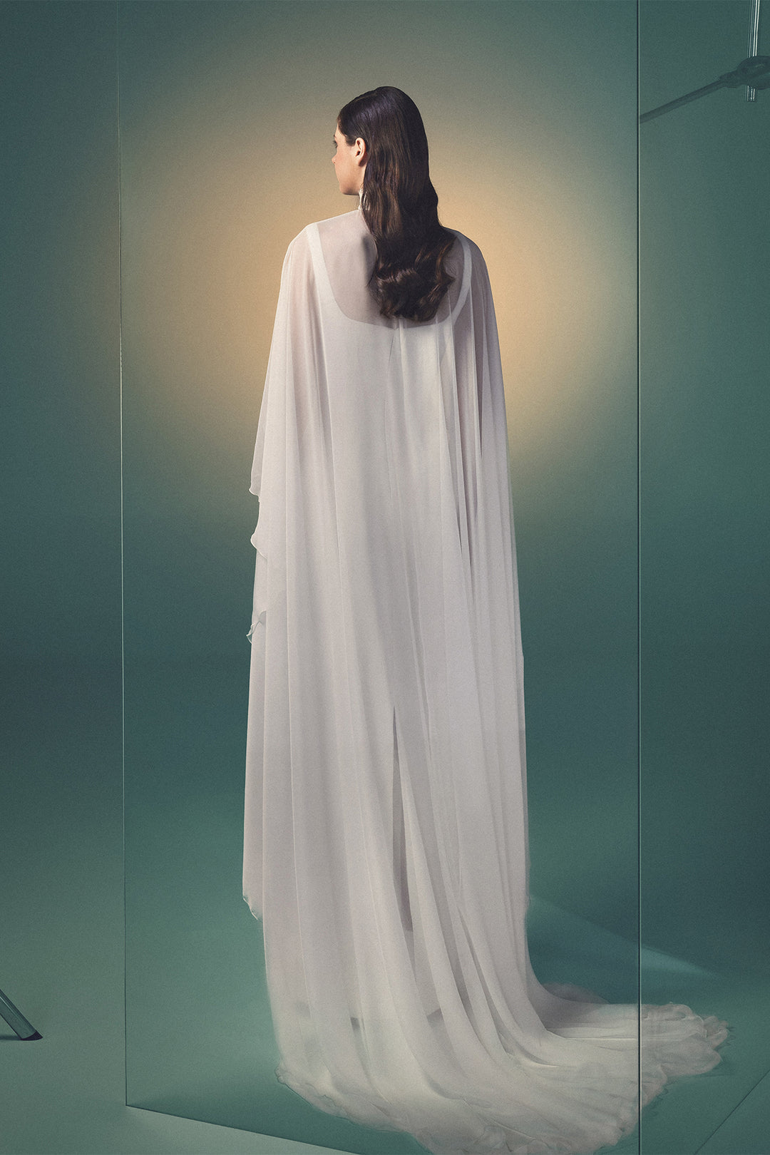 Sleeveless Dress with a Seamless Flow and Back Train