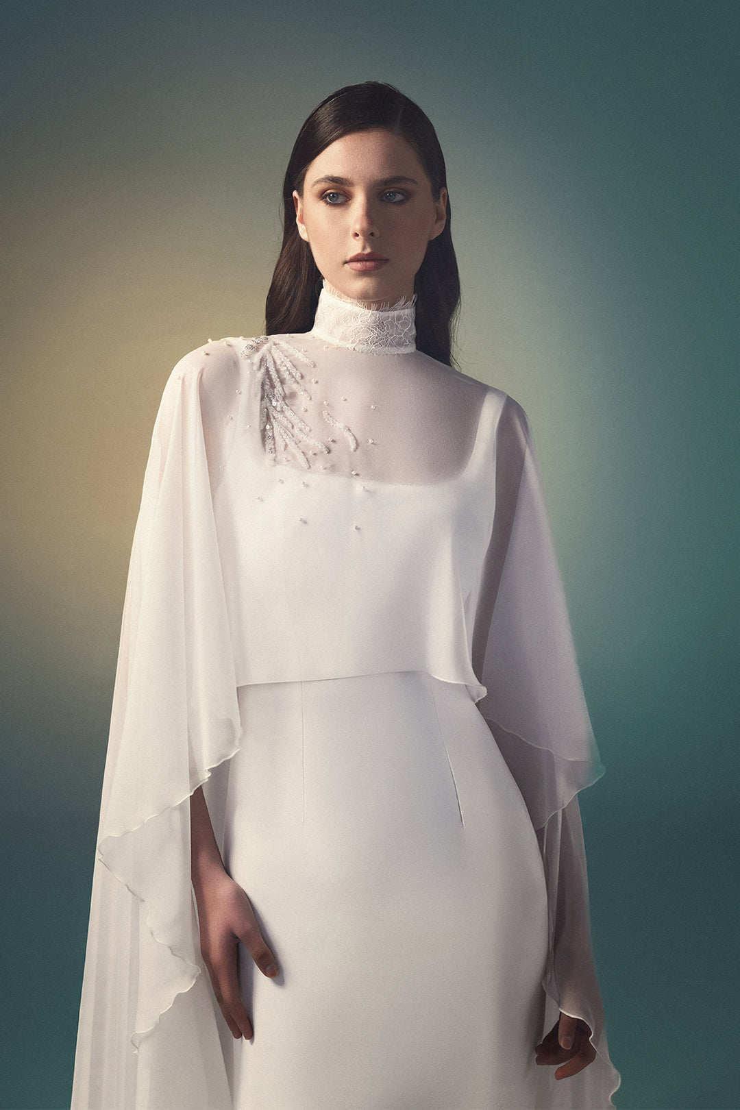 Sleeveless Dress with a Seamless Flow and Back Train