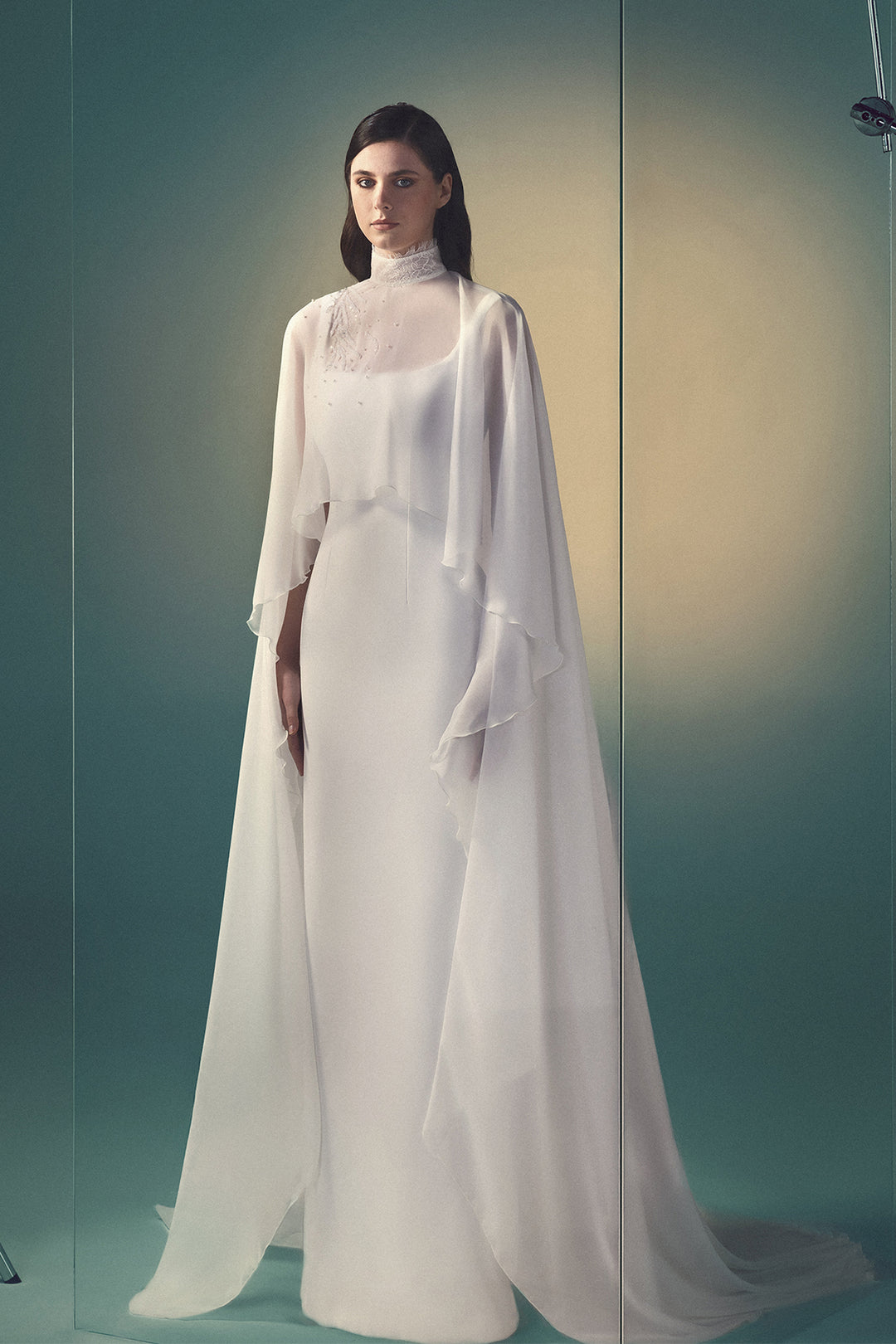 Sleeveless Dress with a Seamless Flow and Back Train