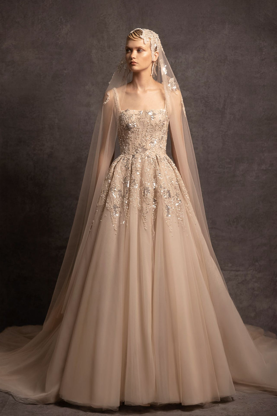 Embroidered Sleeveless A-line Wedding Dress Beige / FR 44 Embroidered Sleeveless A-line Wedding Dress Beige / FR 44