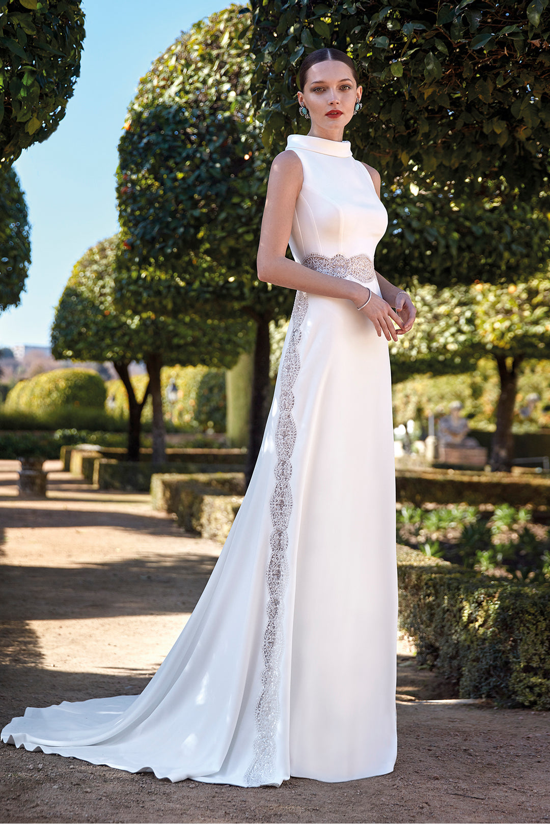 Crepe Sleeveless Flared Dress with Embroidery White / FR 54 Crepe Sleeveless Flared Dress with Embroidery White / FR 54