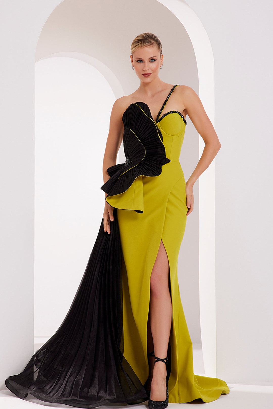 Heart-Shaped Bust Crepe-Organza Dress with Tail