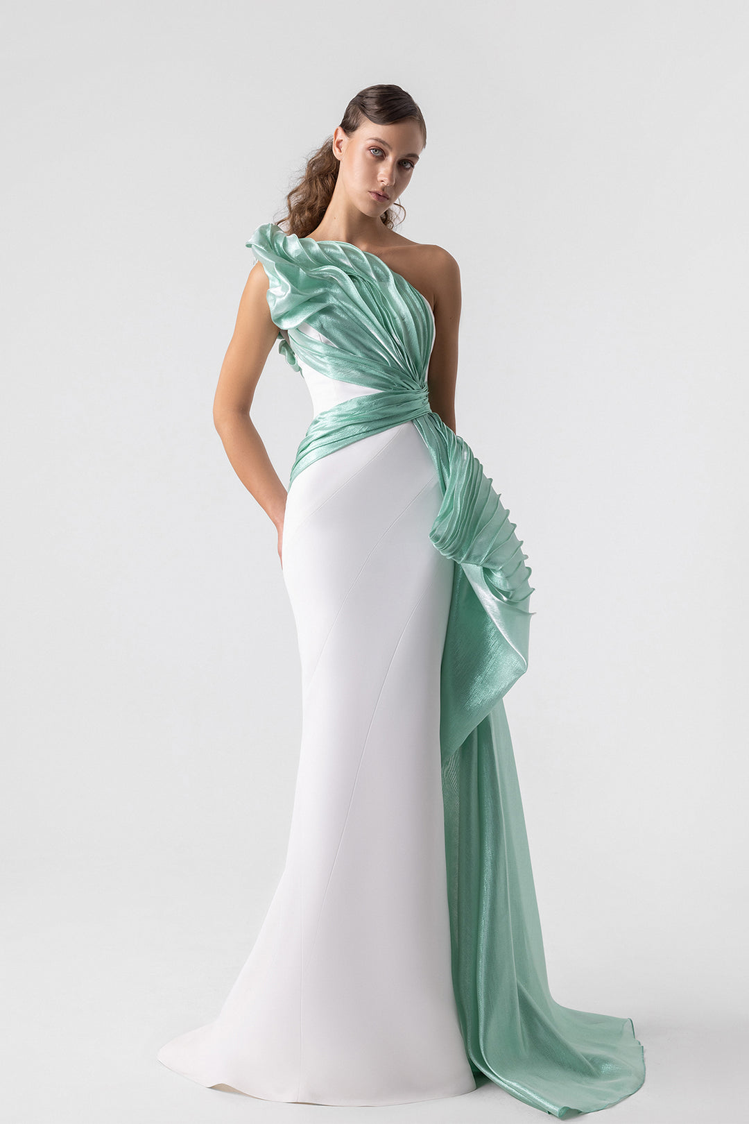 Mermaid Crepe Gown with Pleats Off-White / US 4 Mermaid Crepe Gown with Pleats Off-White / US 4