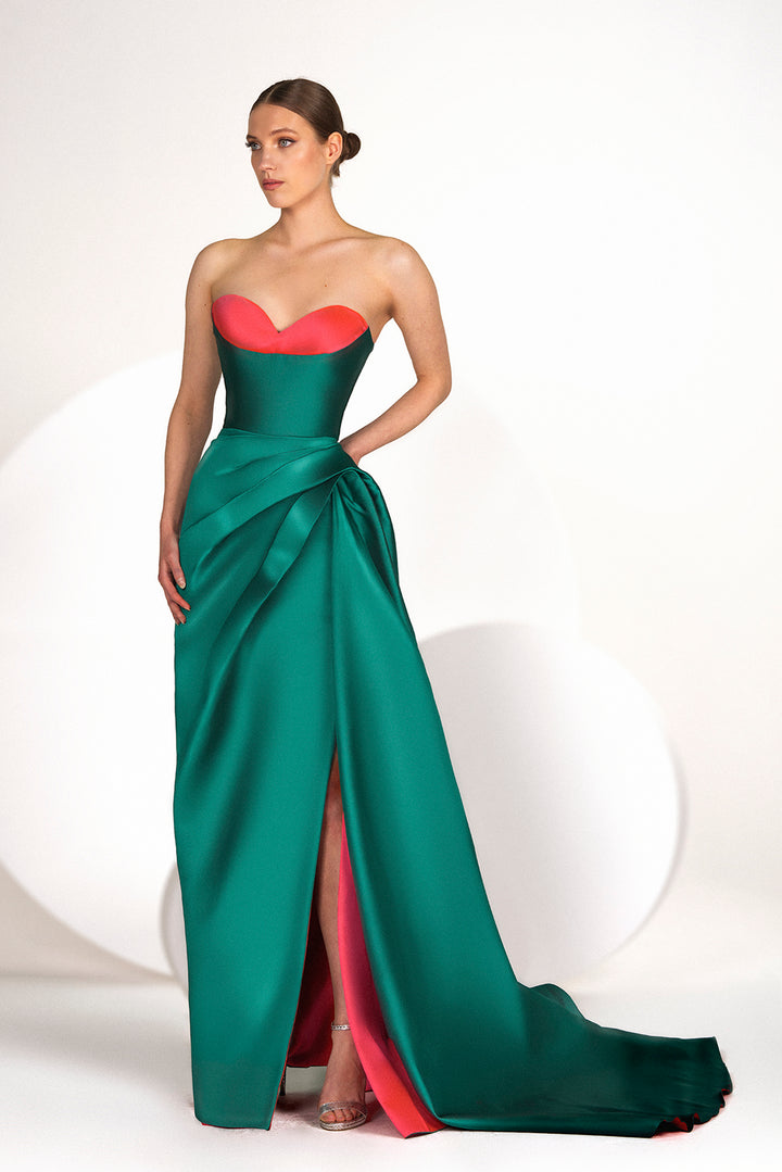 Strapless taffetas dress featuring a doublefaced fabric