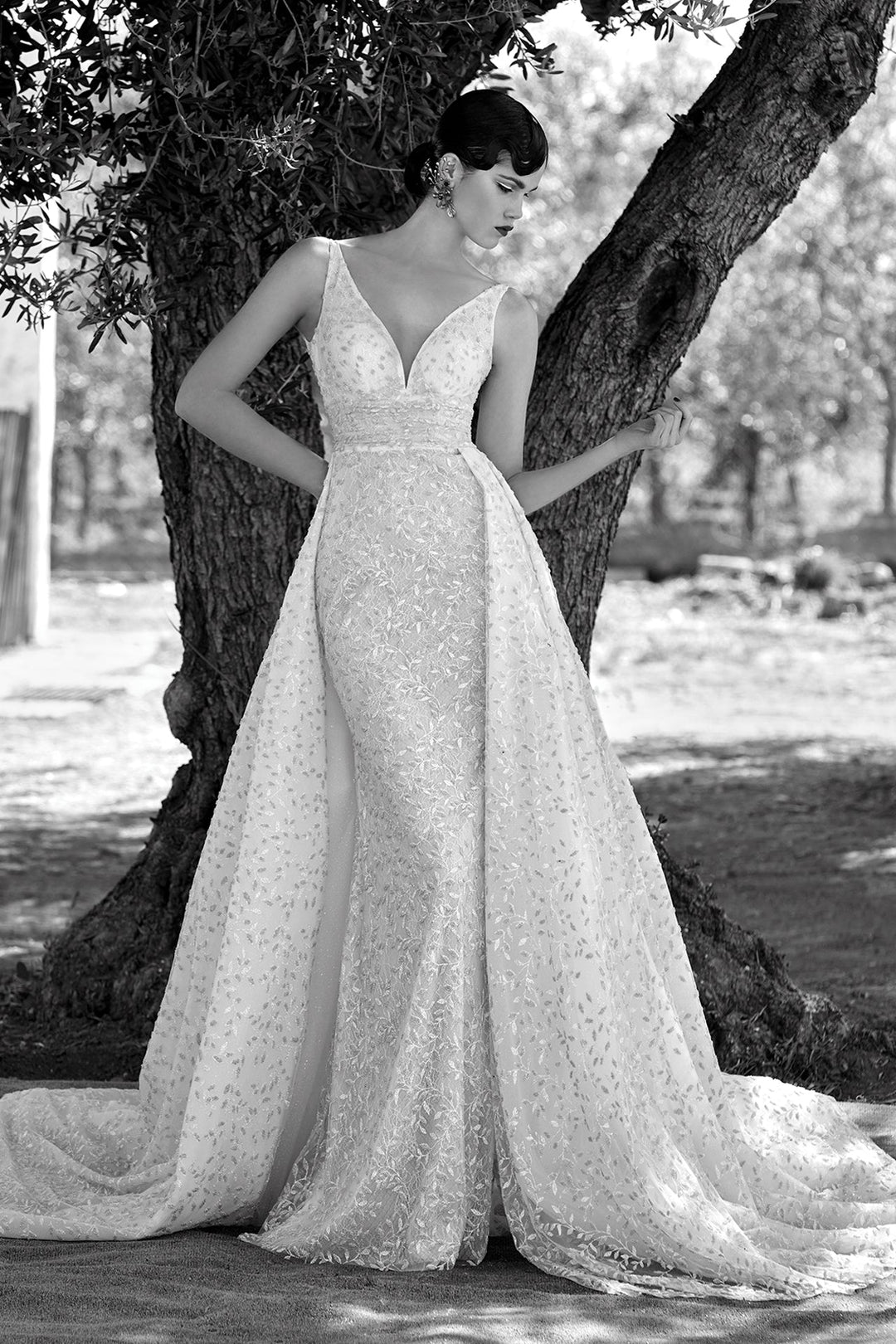 V-neck Glitter Tulle With An Overskirt Wedding Dress Off-White / FR 52 V-neck Glitter Tulle With An Overskirt Wedding Dress Off-White / FR 52