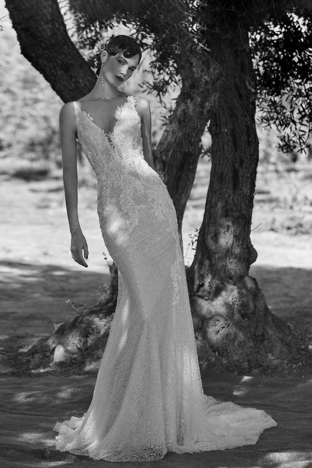 V-Neck Fitted Rhinestone Wedding Dress Off-White / FR 36 V-Neck Fitted Rhinestone Wedding Dress Off-White / FR 36