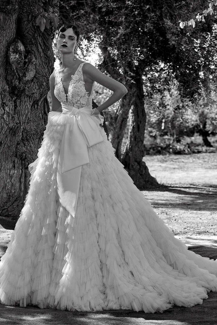 Rhinestone Wedding Dress With A Satin Bow Off-White / FR 42