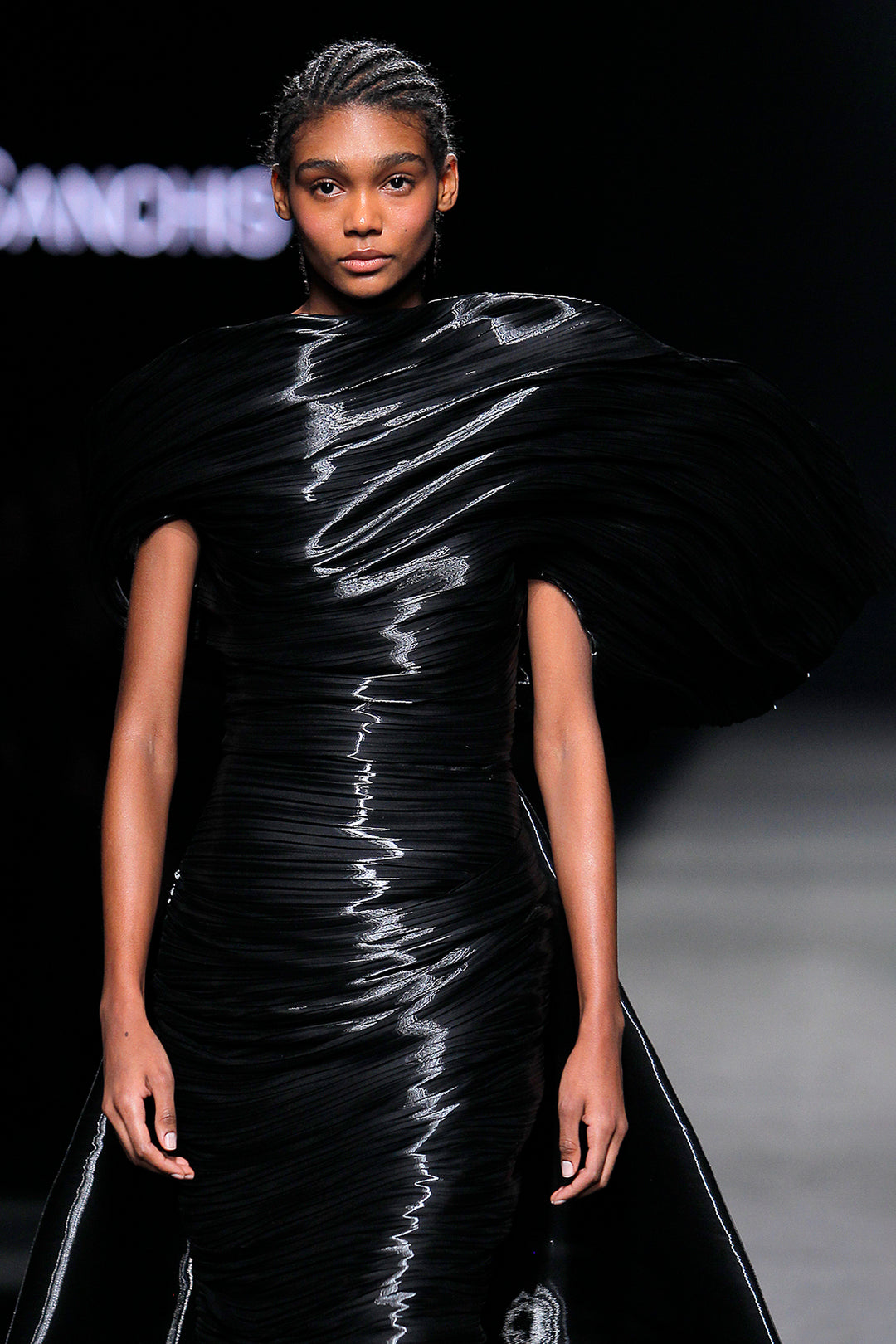 Fully pleated top and skirt with train US 2 / Black Fully pleated top and skirt with train US 2 / Black