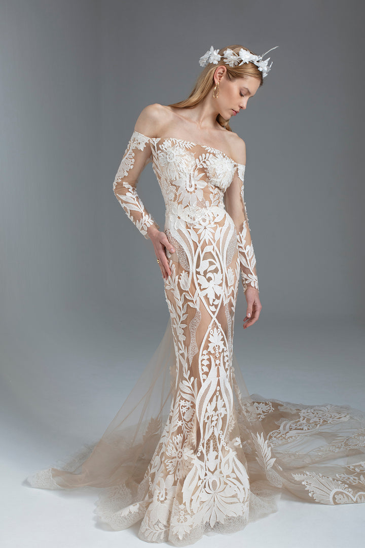 Wedding Dress with Bare Shoulders, and Long Train