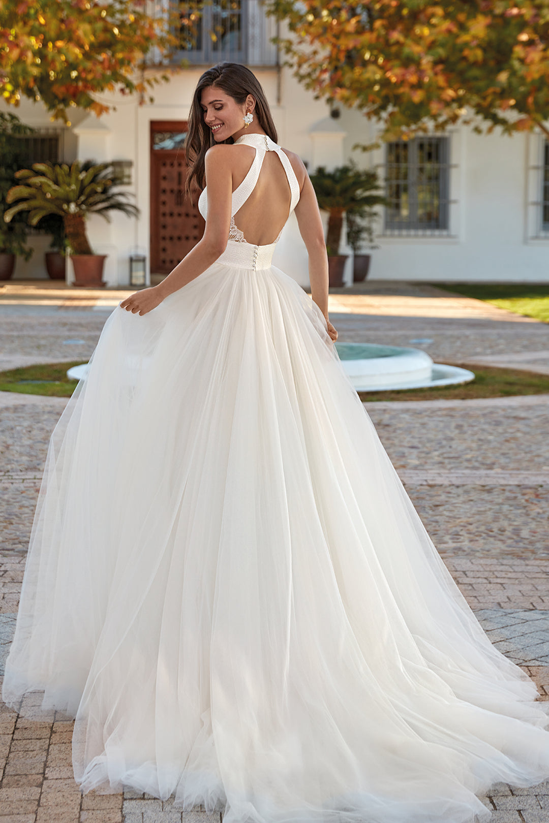Princess-Cut Wedding Dress with Silky Tulle Halter Bodice White / FR 56