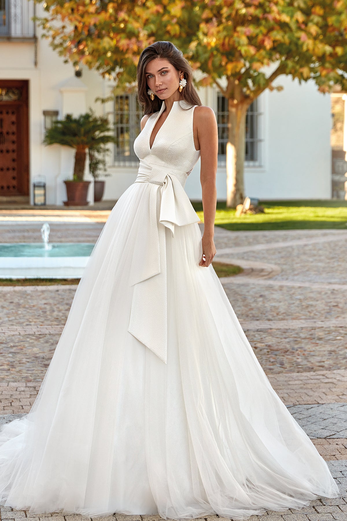 Princess-Cut Wedding Dress with Silky Tulle Halter Bodice White / FR 56