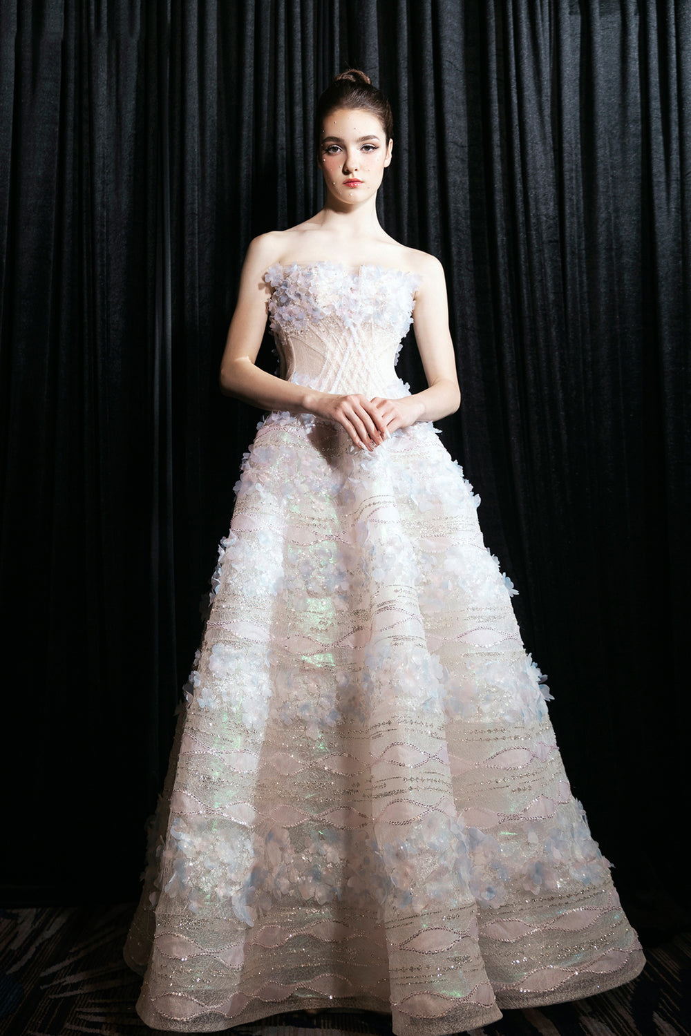 Strapless A-Line Dress with Cathedral Veil White / FR 36 Strapless A-Line Dress with Cathedral Veil White / FR 36