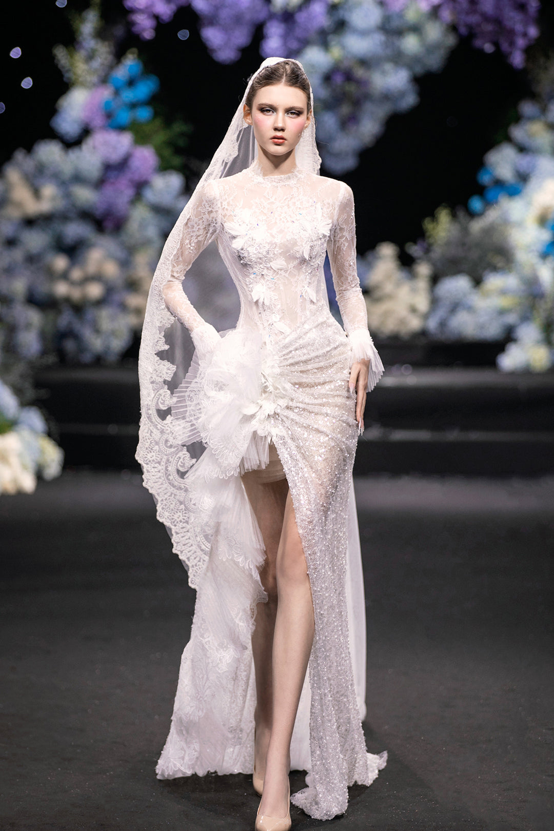 a line dress runway A-Line Dress with Corseted Bodice And Floral Embroidery White / FR 44