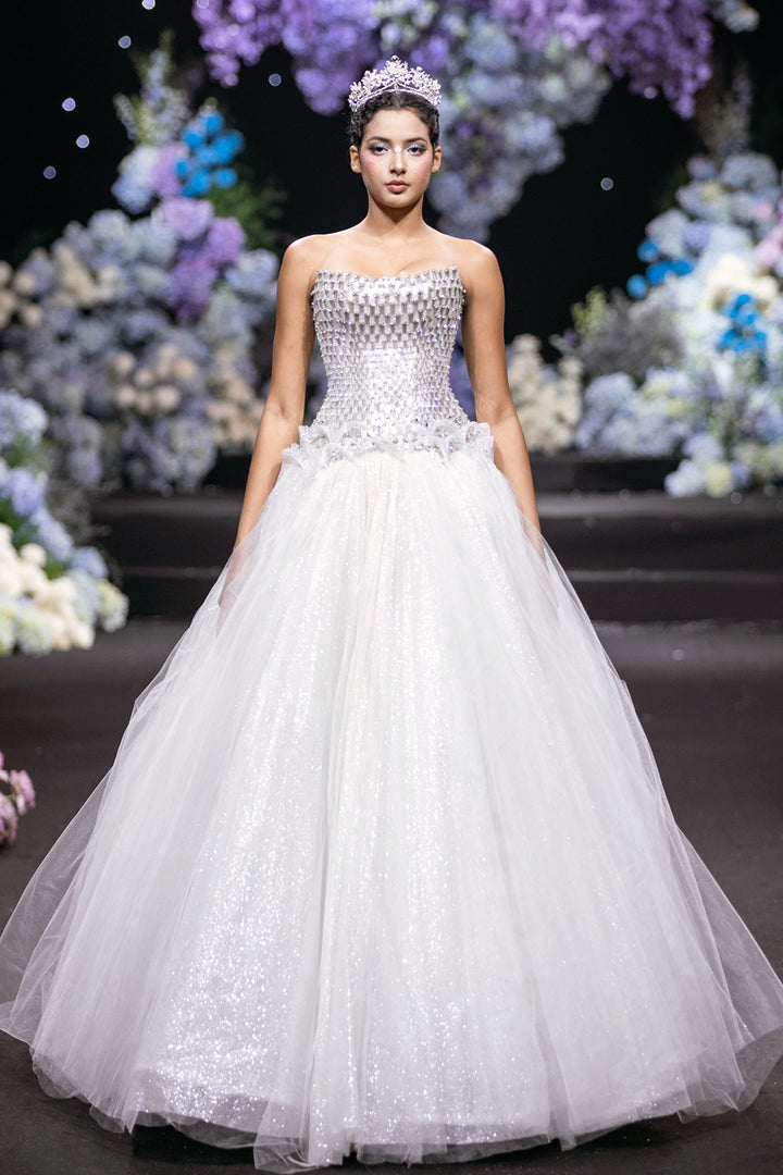 Strapless Neckline With Layered Tulle Skirt