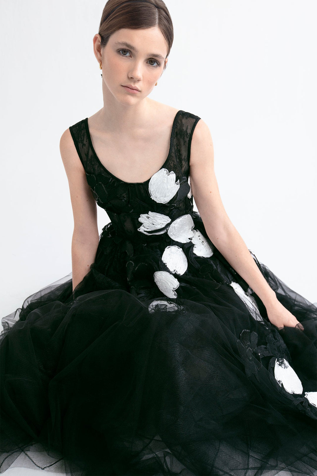 Tulle and Chantilly Sleeveless A-line Dress with Floral Appliques