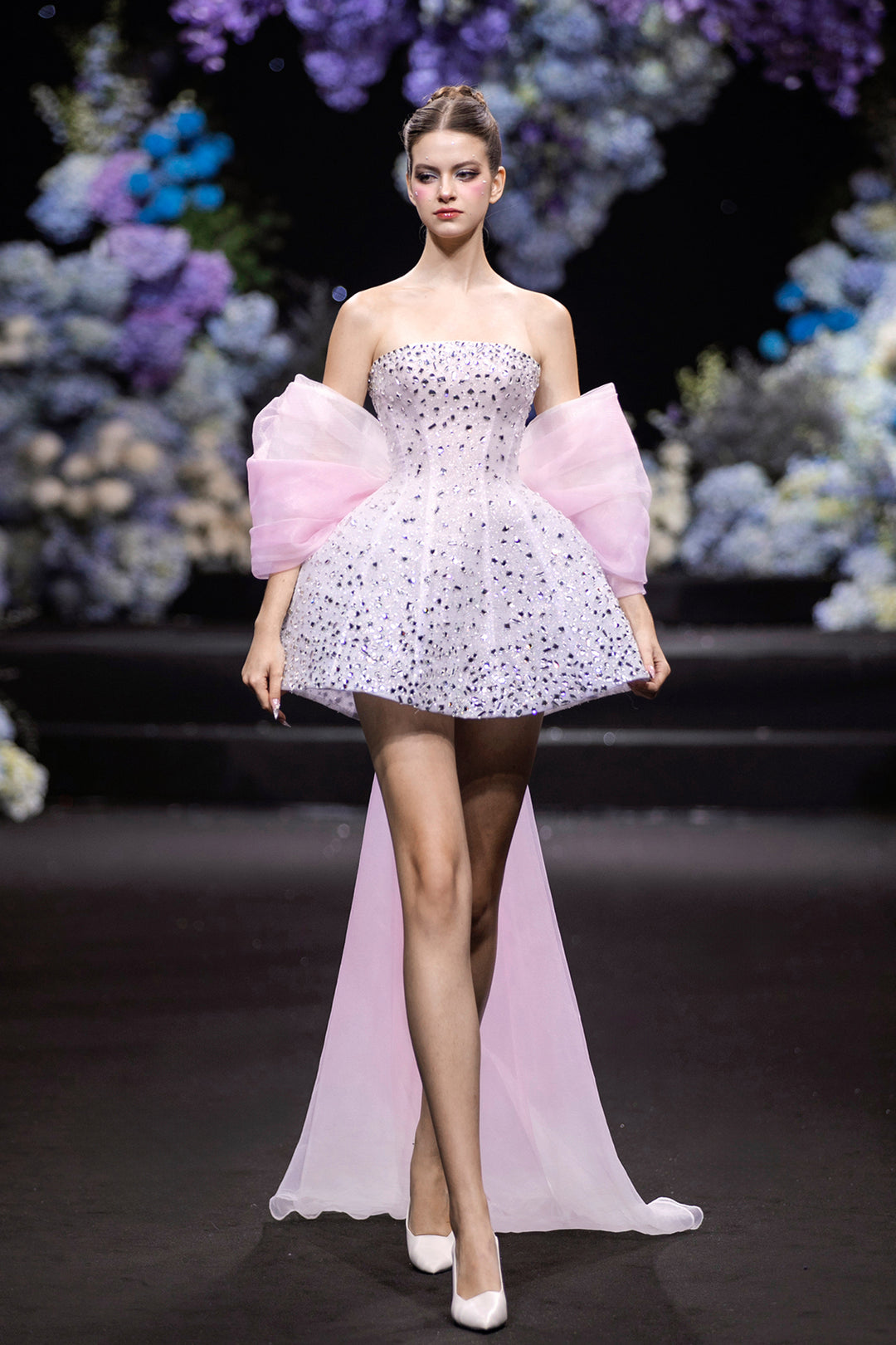 Short Dress with Beaded Corset and Cape Silver / FR 46 Short Dress with Beaded Corset and Cape Silver / FR 46