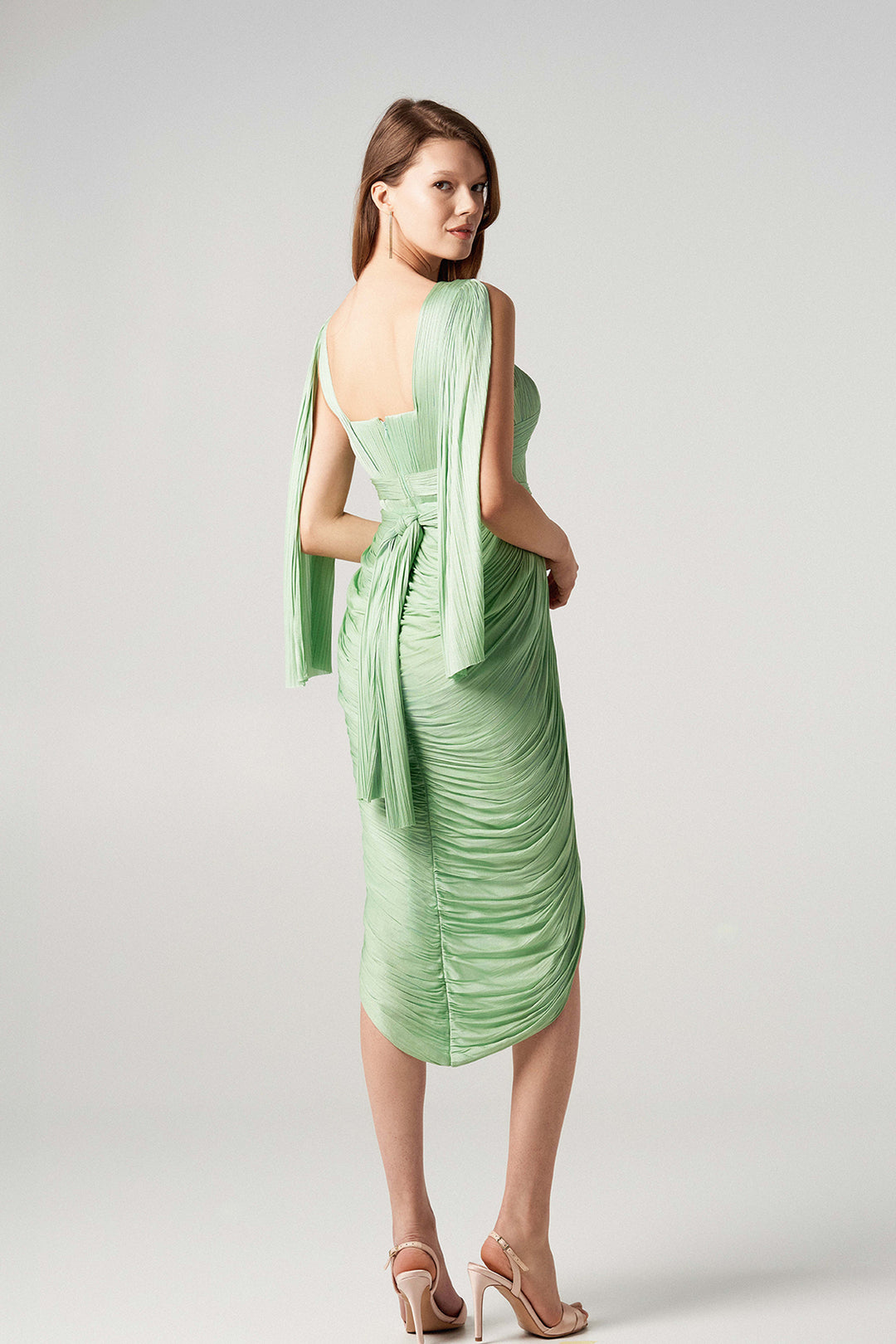 Flowing Lace-Embellished Dress with Cape Light green / FR 36 Flowing Lace-Embellished Dress with Cape Light green / FR 36