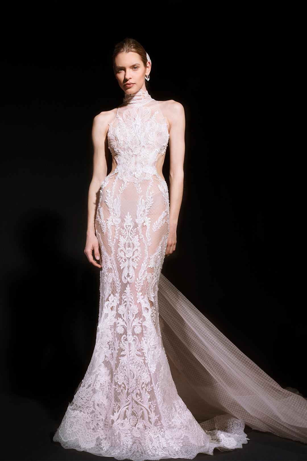 Wedding Dress with Halter Neckline and Backless Design M.R DESIGN Wedding Dress with Halter Neckline and Backless Design M.R DESIGN