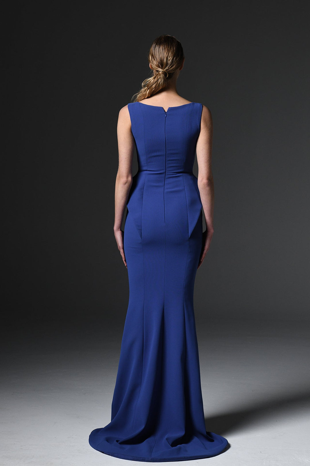 Sleeveless mermaid silhouette crepe gown US 12 / Blue Sleeveless mermaid silhouette crepe gown US 12 / Blue