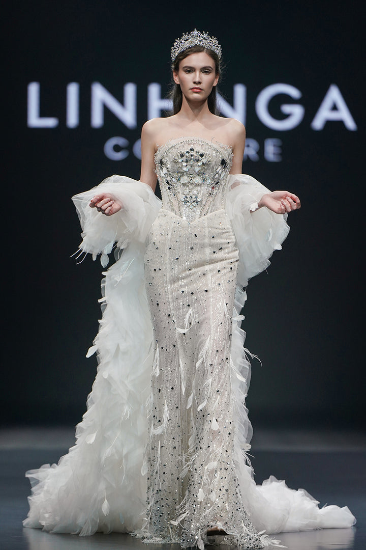 Stunning Strapless Dress with Tulle Cape