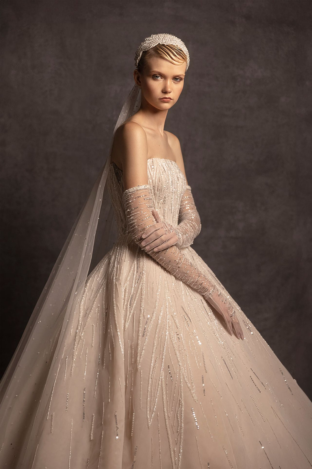 Embroidered Strapless Princess Wedding Dress FR 50 / Beige Embroidered Strapless Princess Wedding Dress FR 50 / Beige