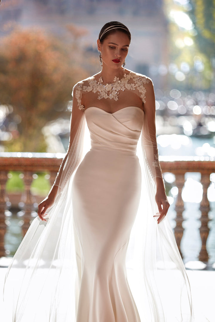 Off-White Mermaid Wedding Dress