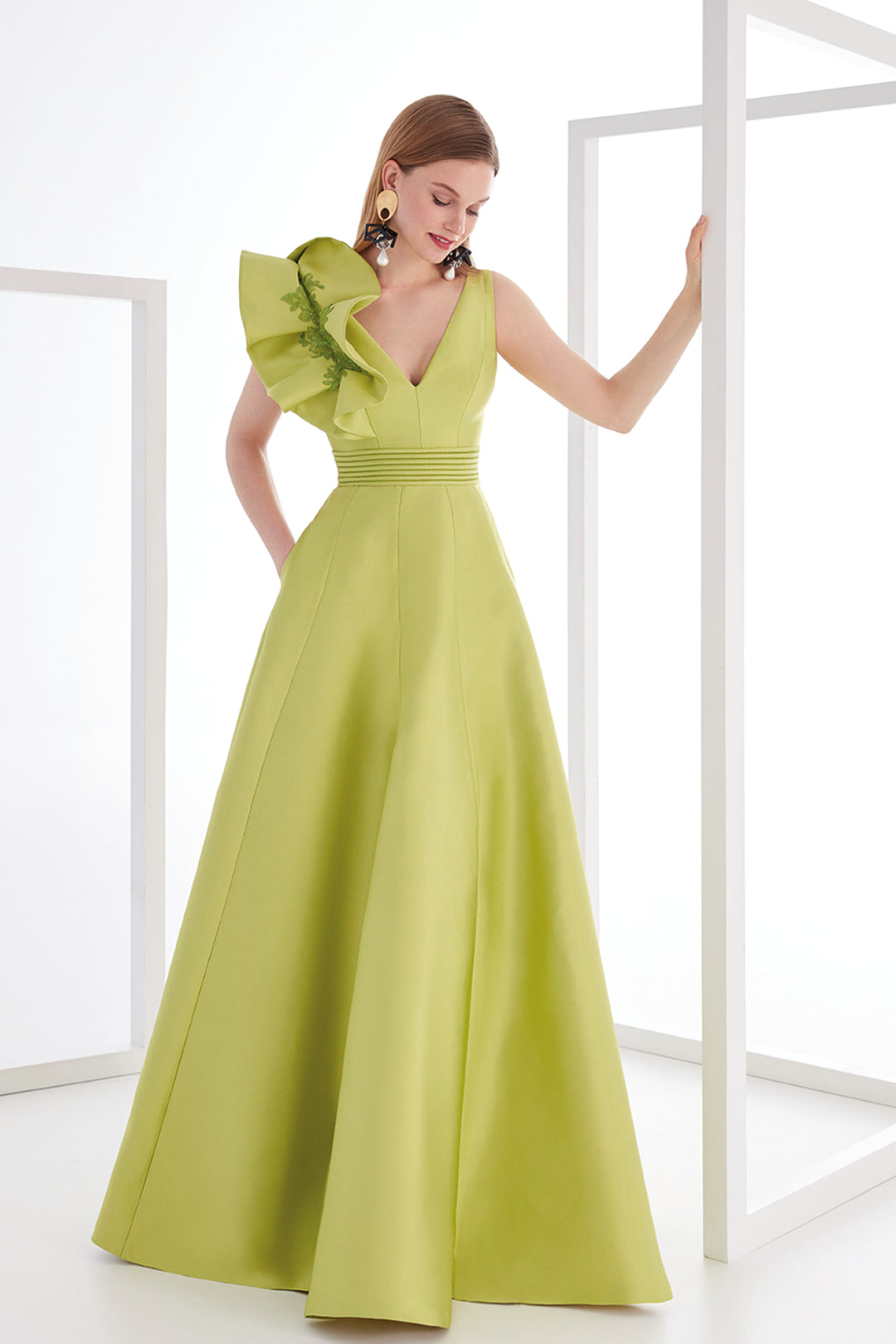 One-Shoulder Ruffle Crepe Gown Green / FR 44 One-Shoulder Ruffle Crepe Gown Green / FR 44