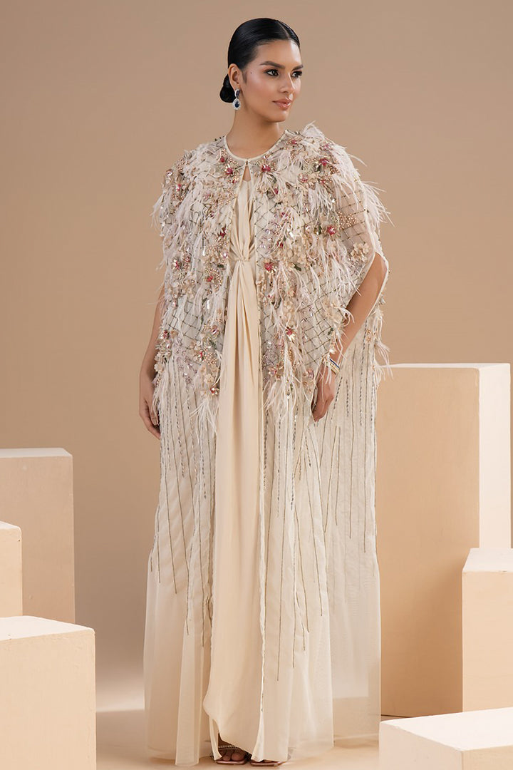 Playful Knots with Embroidered Capes