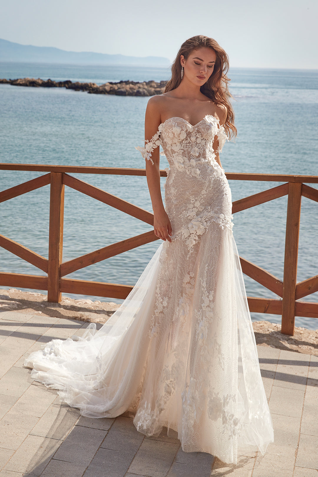 Off-The-Shoulder Trumpet Wedding Dress White / FR 42 Off-The-Shoulder Trumpet Wedding Dress White / FR 42
