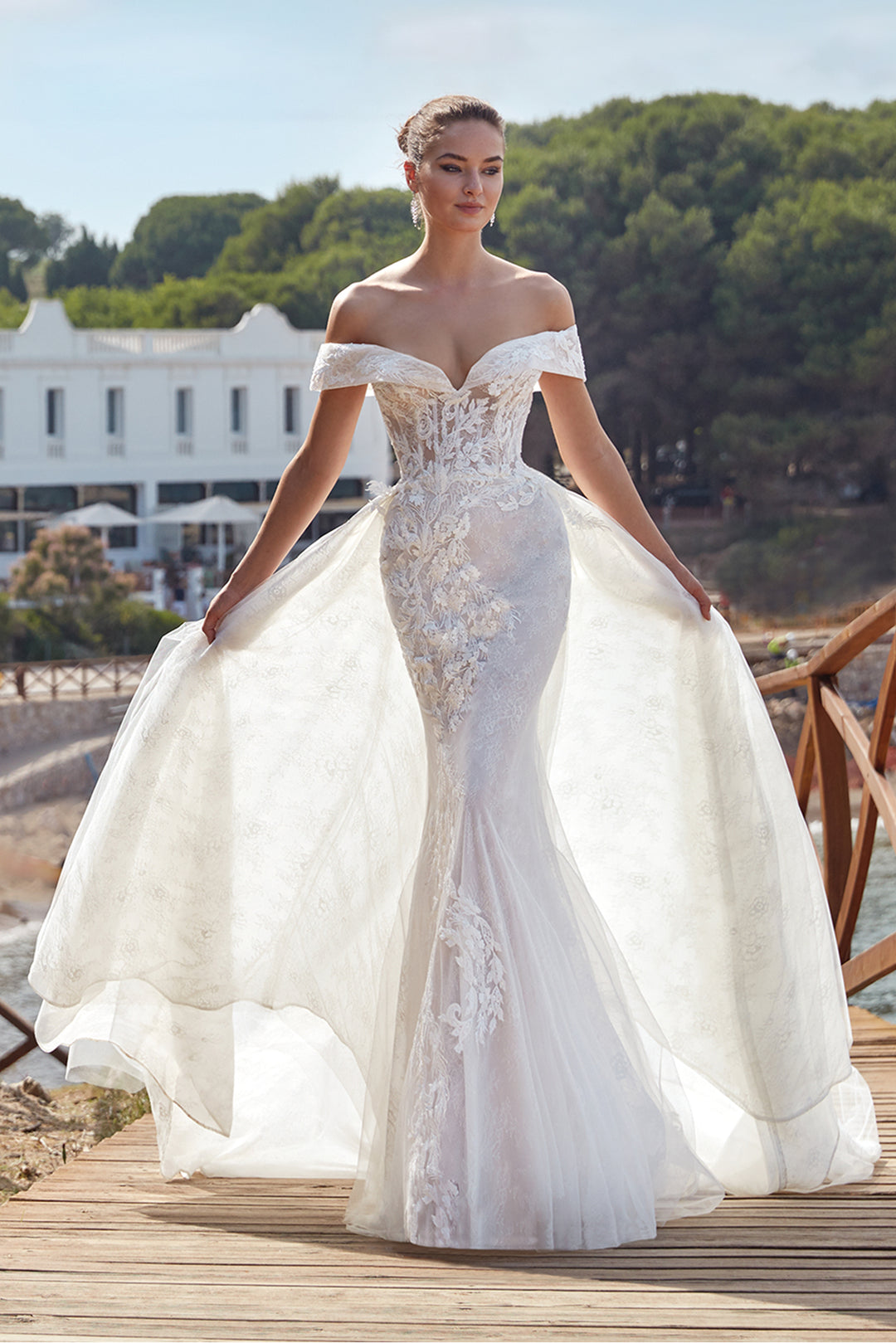 Off-The-Shoulder Mermaid Wedding Dress White / FR 38 Off-The-Shoulder Mermaid Wedding Dress White / FR 38