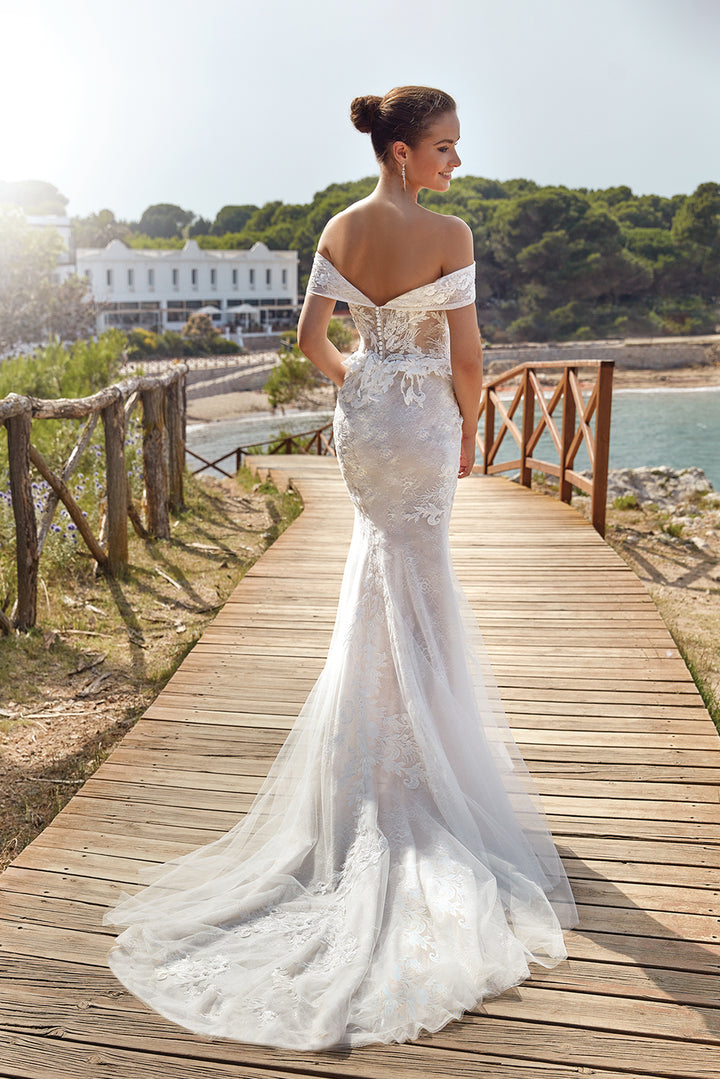 Off-The-Shoulder Mermaid Wedding Dress