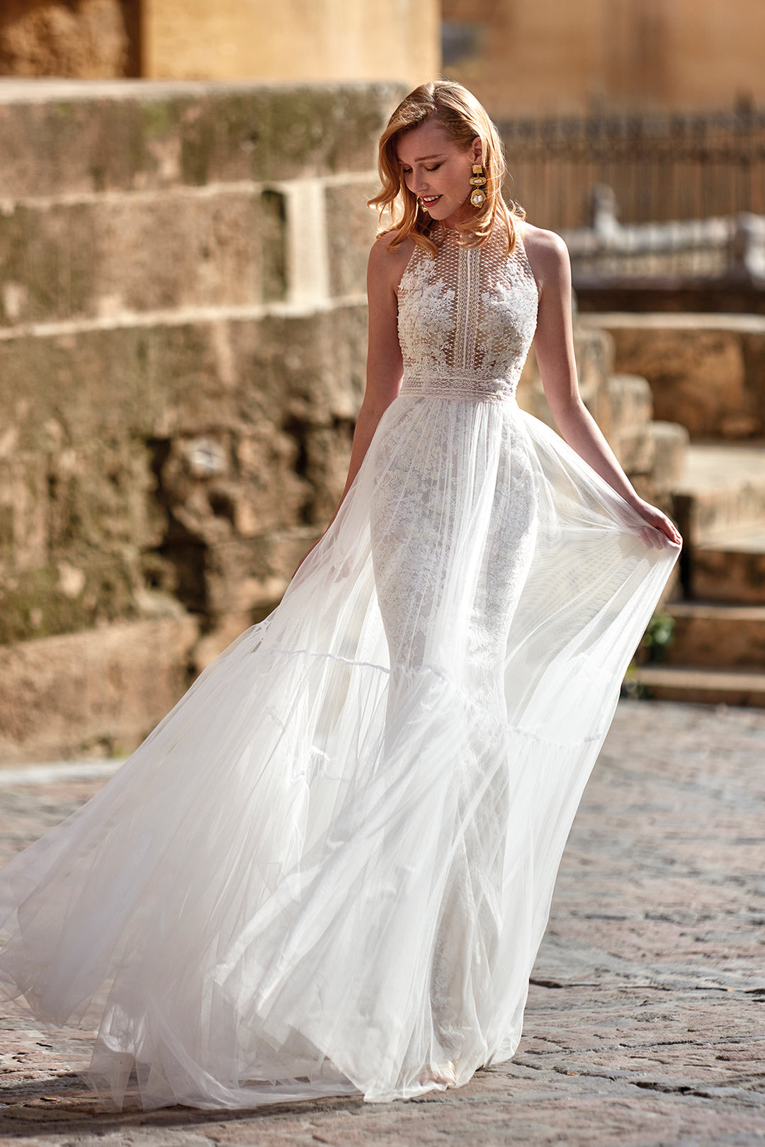 Lace and Tulle Straight-Cut Sleeveless Dress Lace and Tulle Straight-Cut Sleeveless Dress