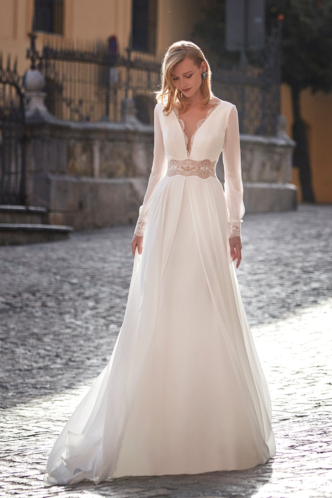 Georgette and Chiffon Long-Sleeved A-line Dress White / FR 48 Georgette and Chiffon Long-Sleeved A-line Dress White / FR 48