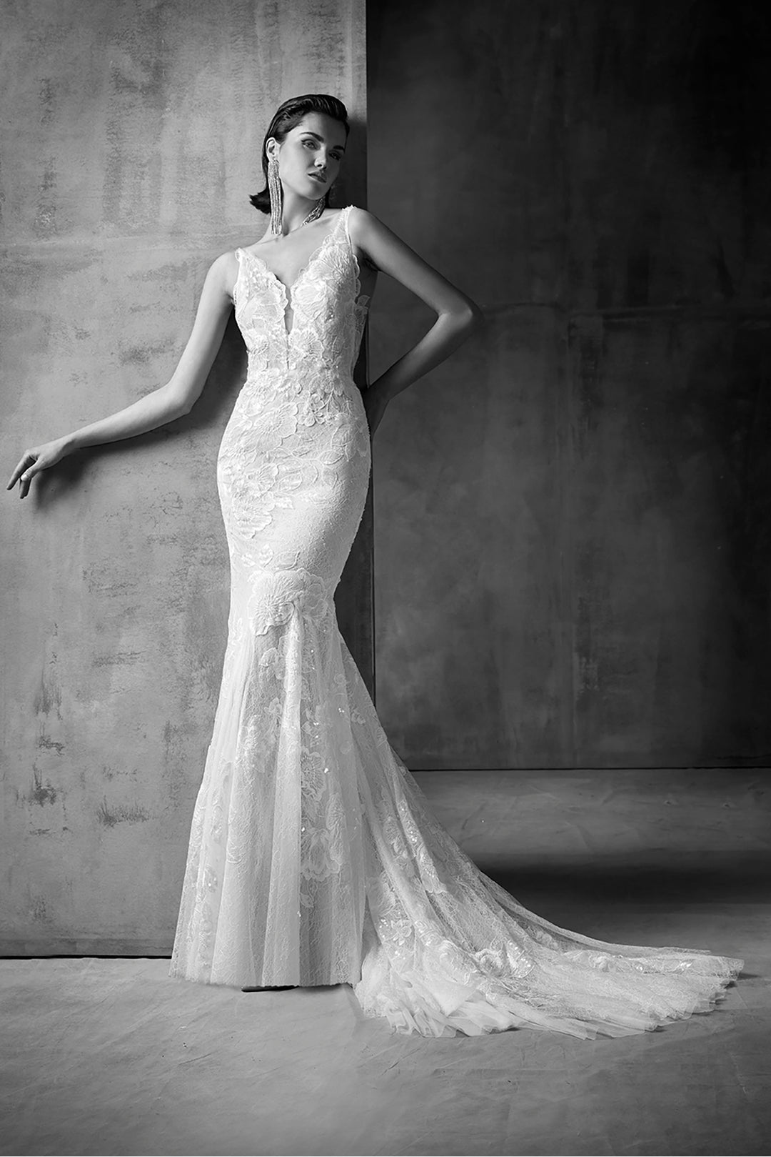 Lace Embroidered Trumpet Wedding Dress White / FR 38 Lace Embroidered Trumpet Wedding Dress White / FR 38