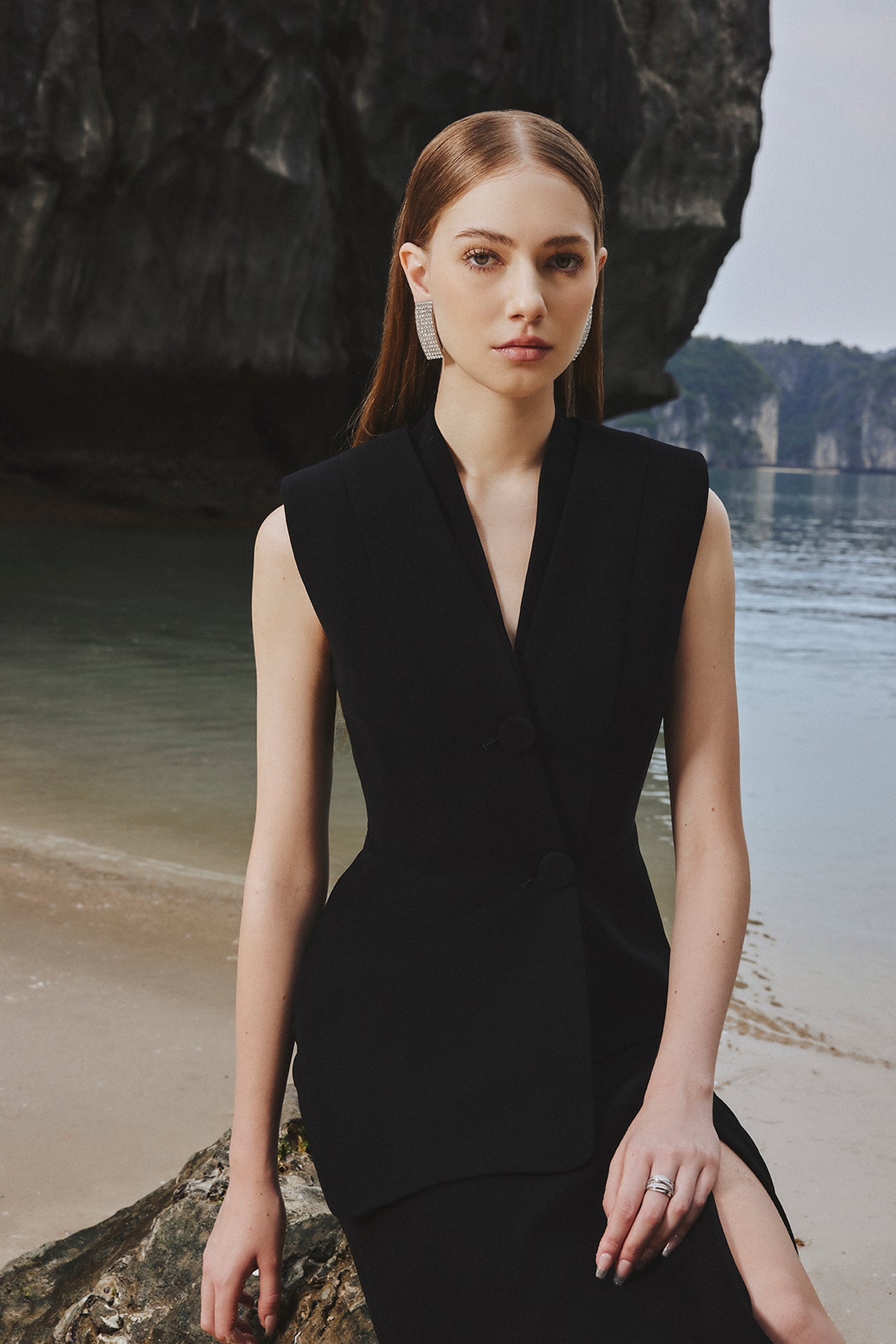 Sleeveless Blazer and Skirt with Feathers – M.R DESIGN