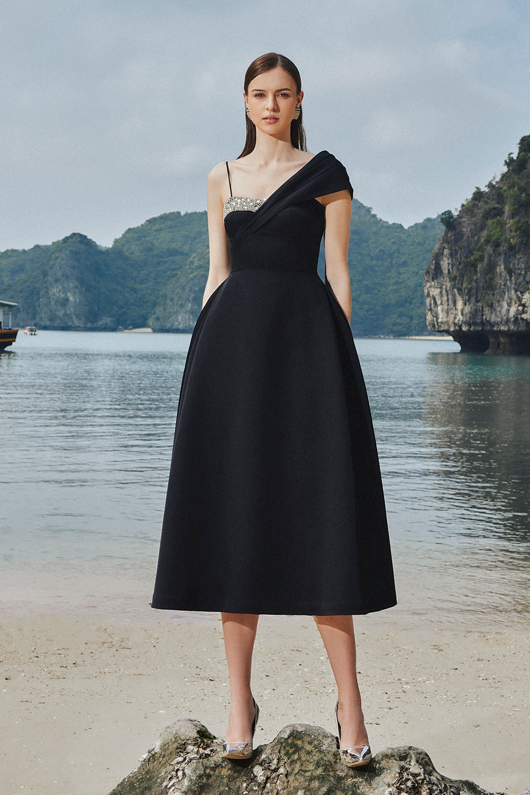 Asymmetrical One-Shoulder Midi Dress Black / FR 48 Asymmetrical One-Shoulder Midi Dress Black / FR 48