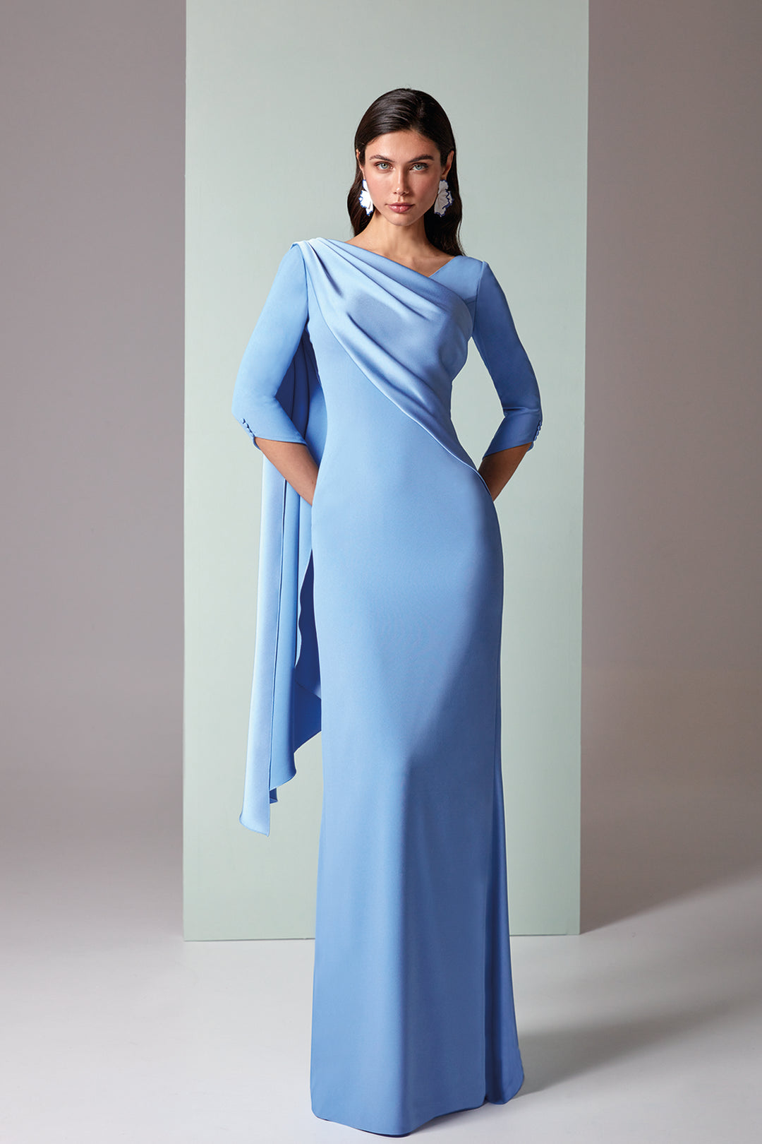 Sculpted bodice gown with draped shoulder detail Blue / FR 44 Sculpted bodice gown with draped shoulder detail Blue / FR 44