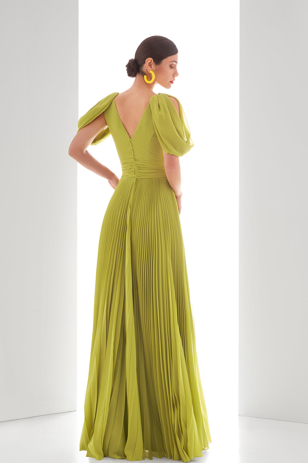 Pleated georgette dress with feathers FR 48 / Lime Pleated georgette dress with feathers FR 48 / Lime